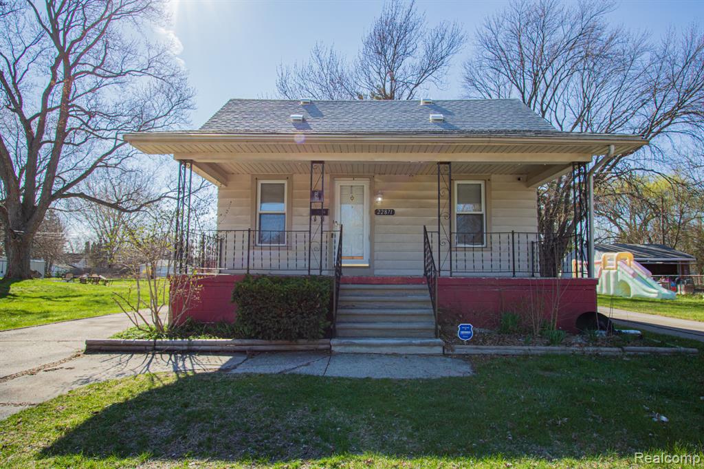 22871 Hayes Avenue Property Photo 1
