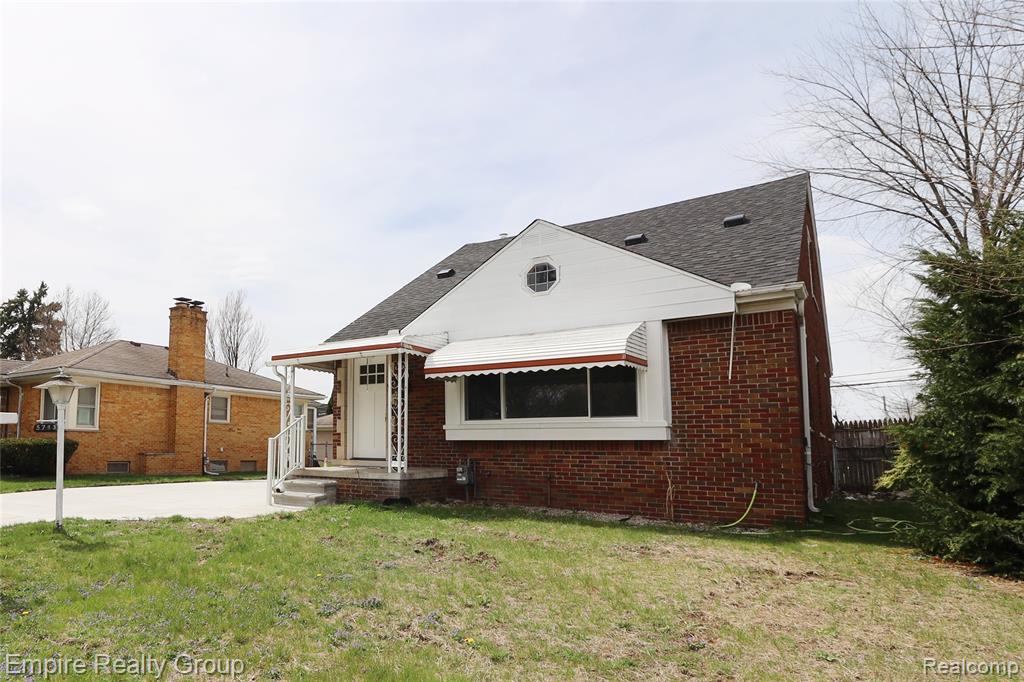 5743 N Highland Street Property Photo 2