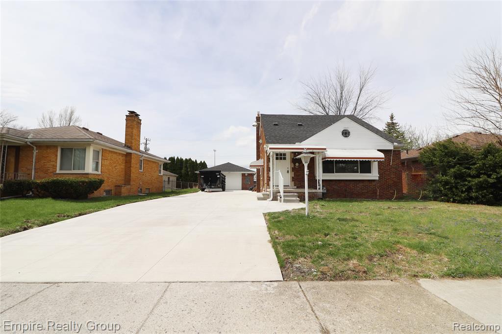 5743 N Highland Street Property Photo 4