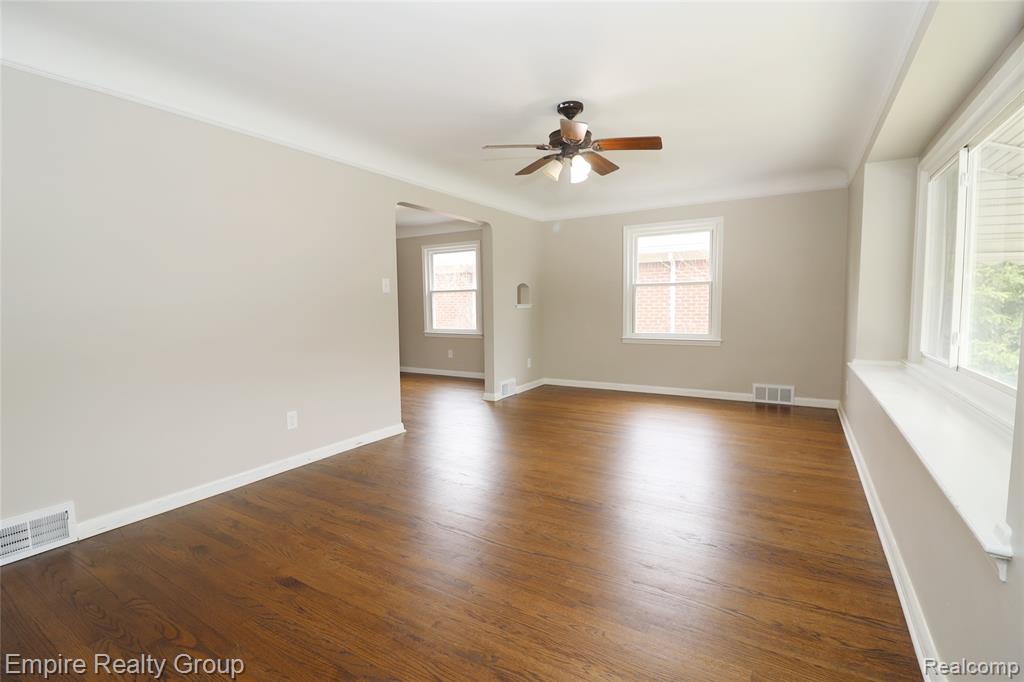 5743 N Highland Street Property Photo 5