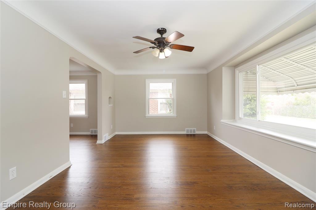 5743 N Highland Street Property Photo 7