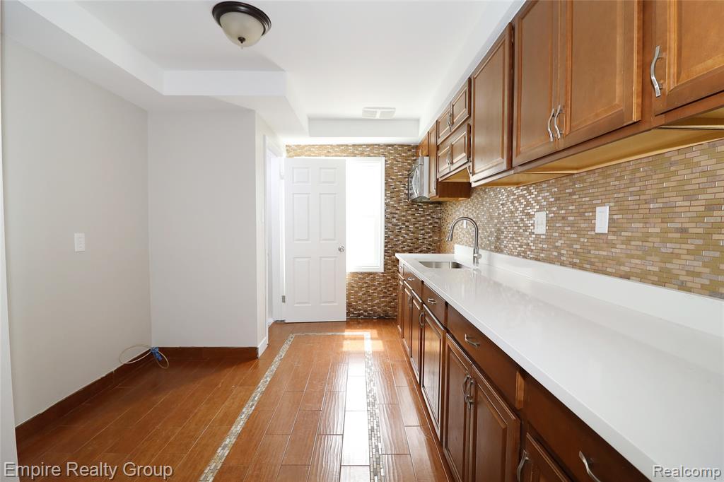 5743 N Highland Street Property Photo 10