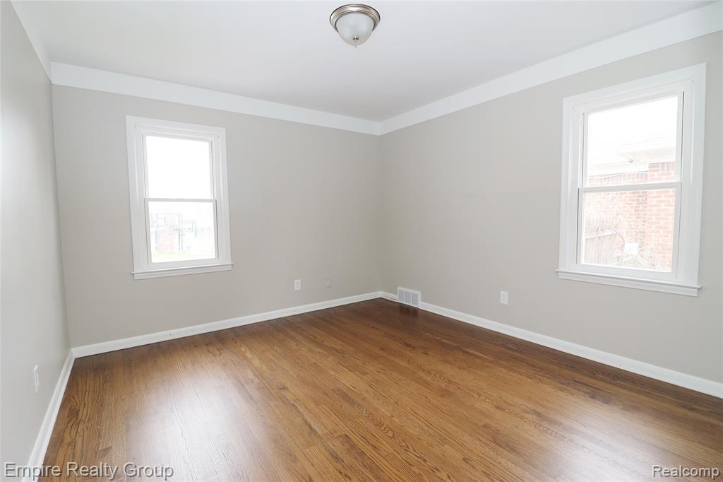5743 N Highland Street Property Photo 13