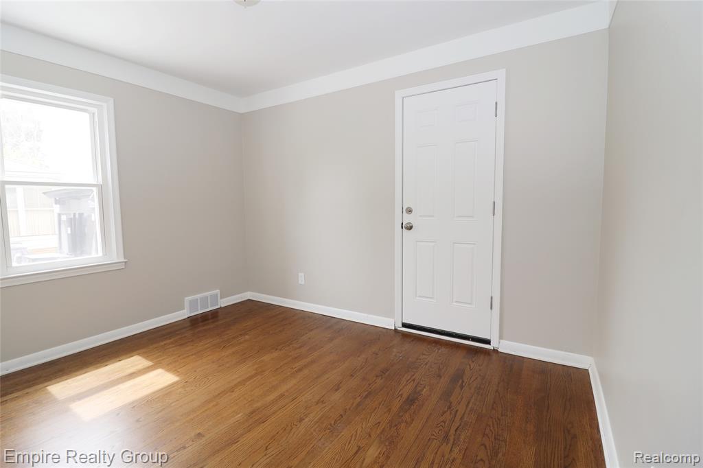 5743 N Highland Street Property Photo 14