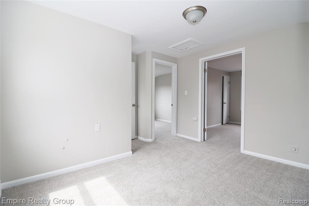 5743 N Highland Street Property Photo 17