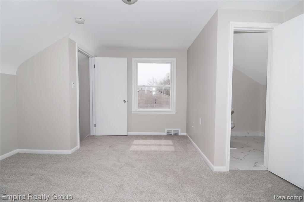 5743 N Highland Street Property Photo 18