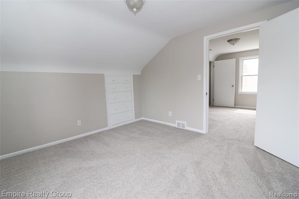 5743 N Highland Street Property Photo 19