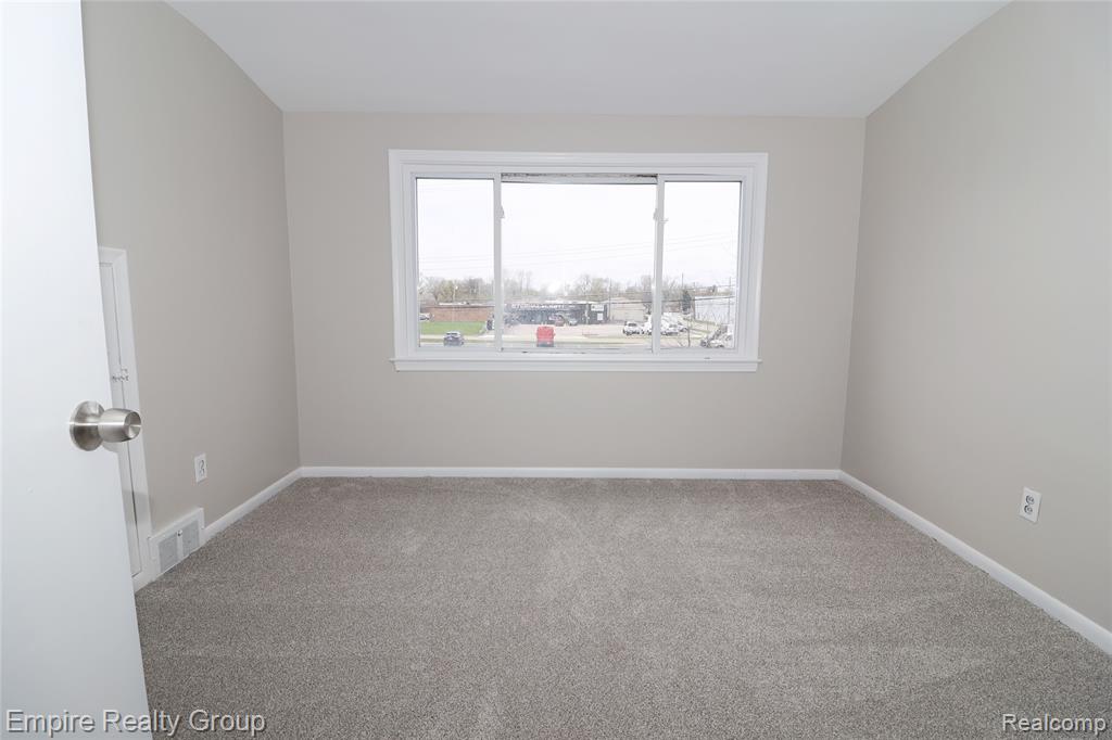 5743 N Highland Street Property Photo 21