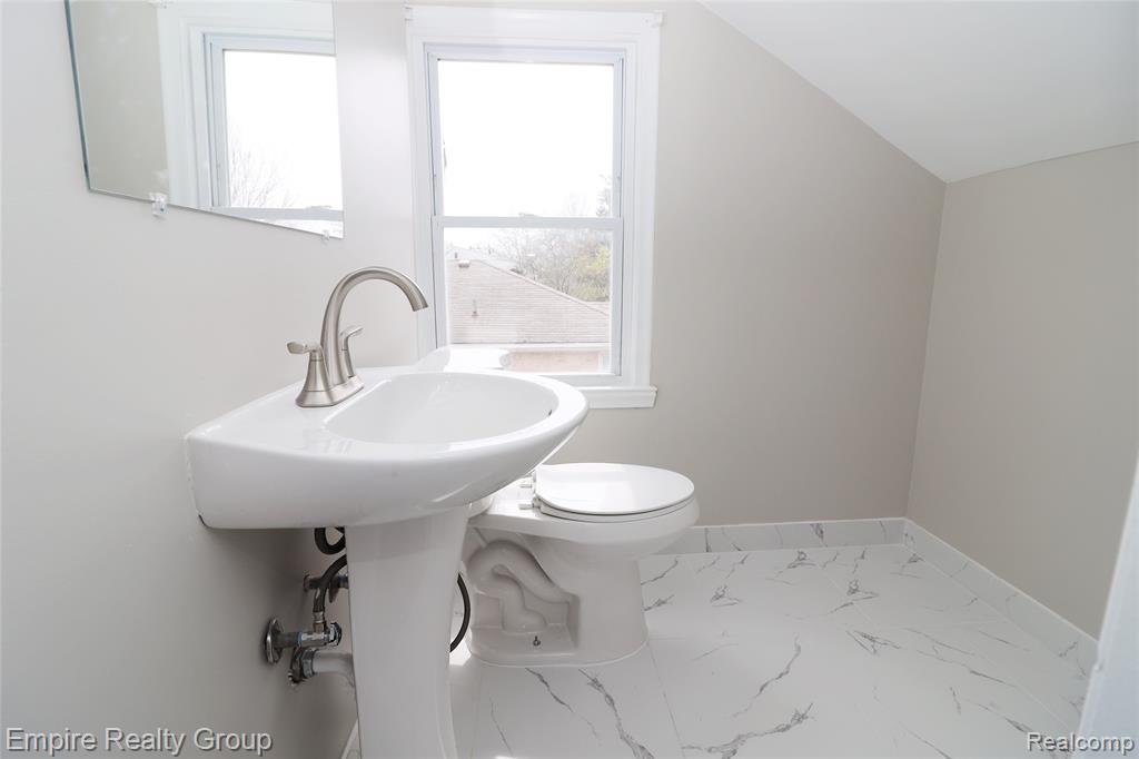 5743 N Highland Street Property Photo 22