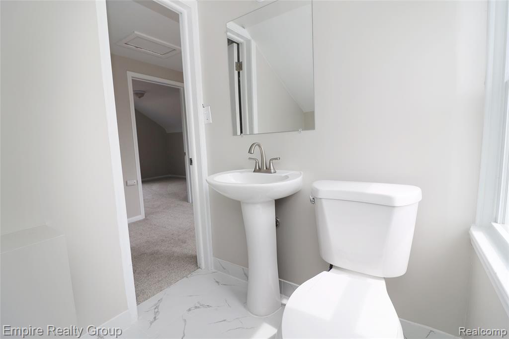 5743 N Highland Street Property Photo 23
