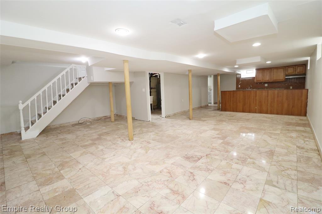 5743 N Highland Street Property Photo 26