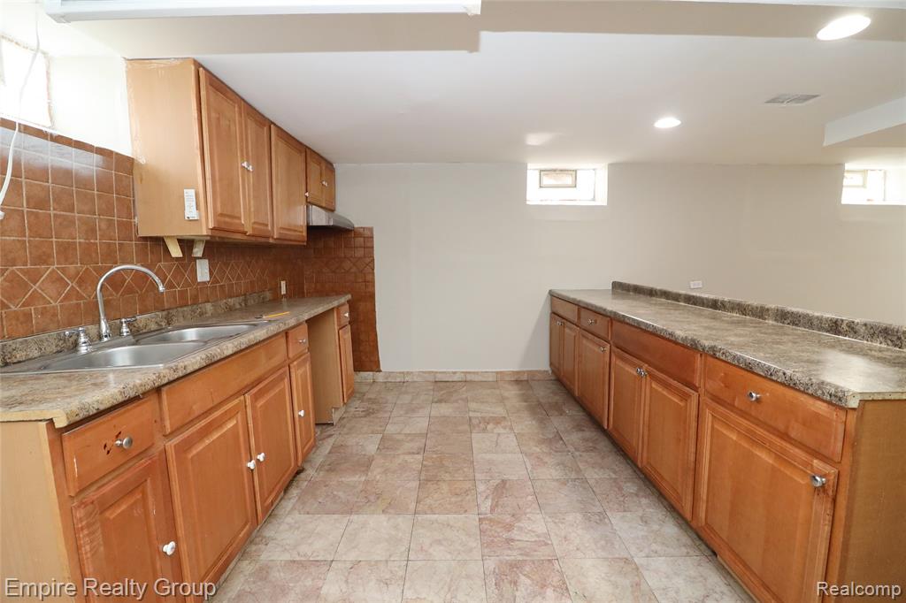 5743 N Highland Street Property Photo 28