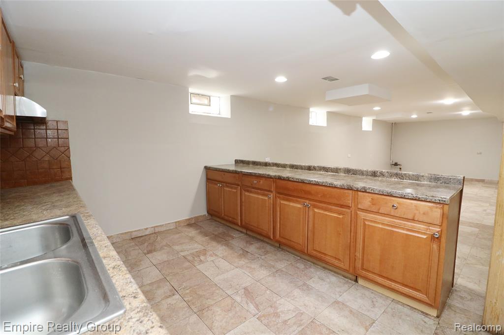 5743 N Highland Street Property Photo 29