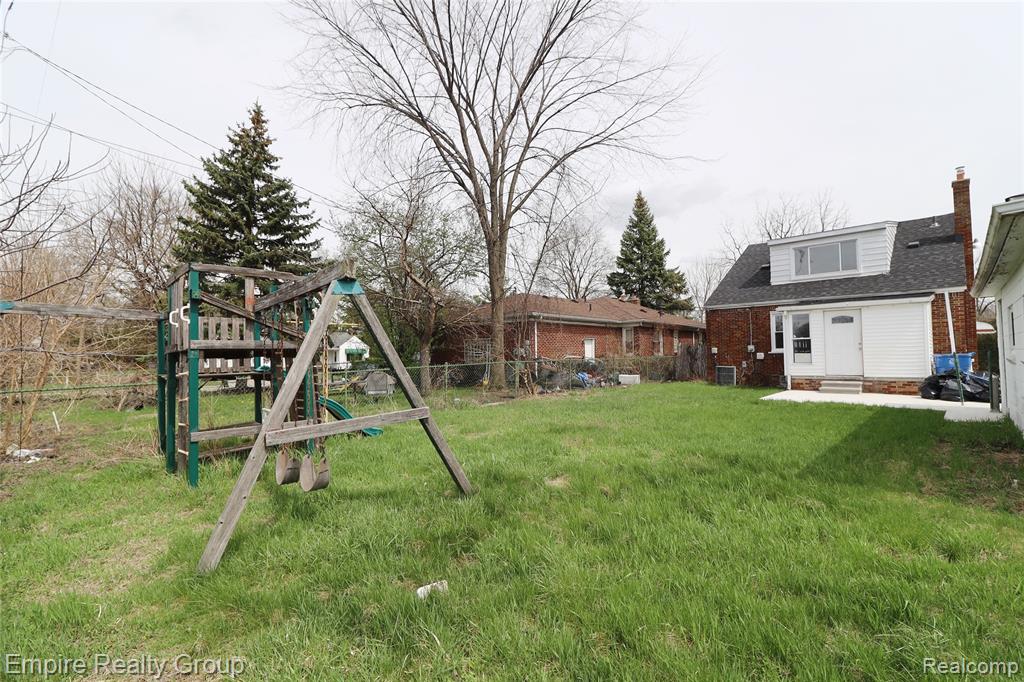 5743 N Highland Street Property Photo 33