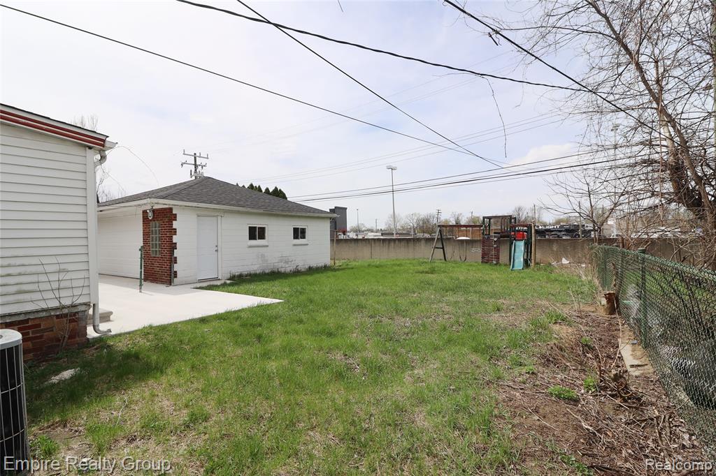 5743 N Highland Street Property Photo 36