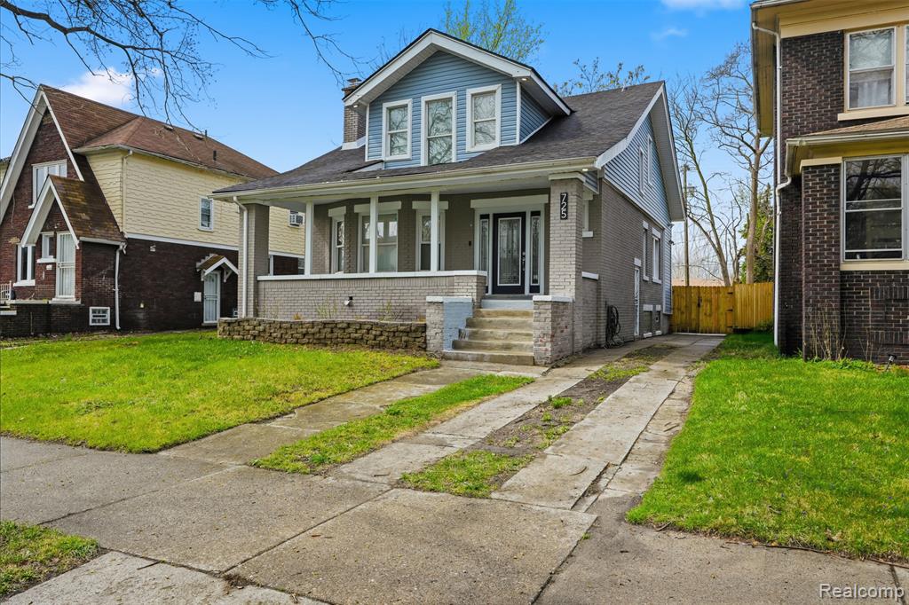 725 Lakewood Street Property Photo 1