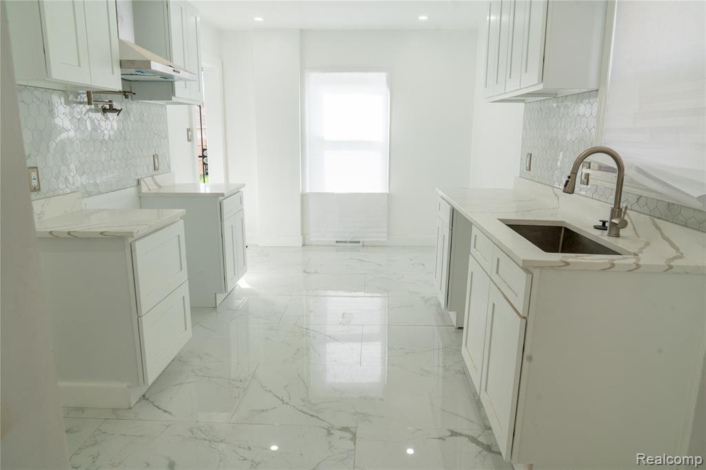 18435 Sorrento Street Property Photo 3