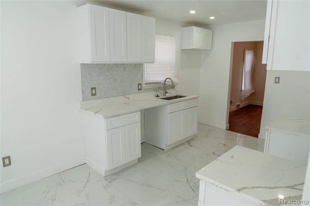 18435 Sorrento Street Property Photo 4
