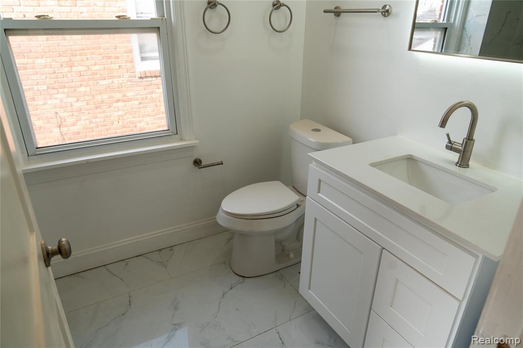 18435 Sorrento Street Property Photo 6