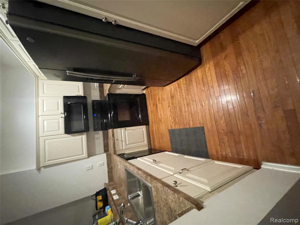 13239 St Ervin Avenue Property Photo 11