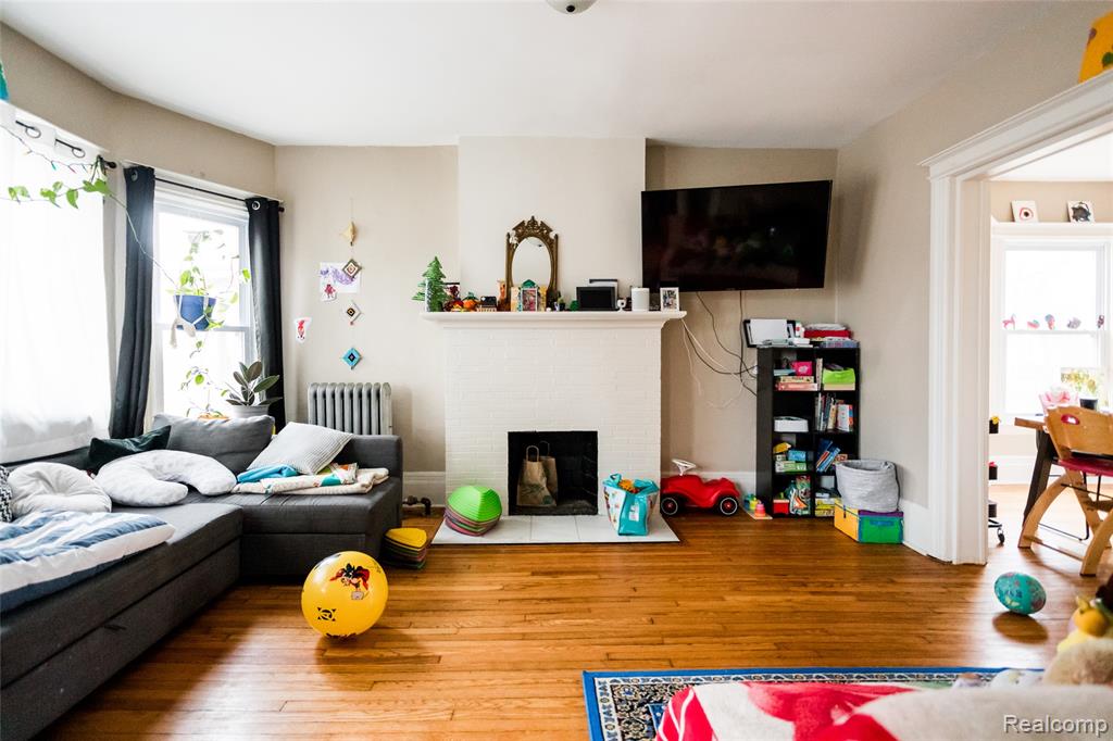 251 California Street Property Photo 4