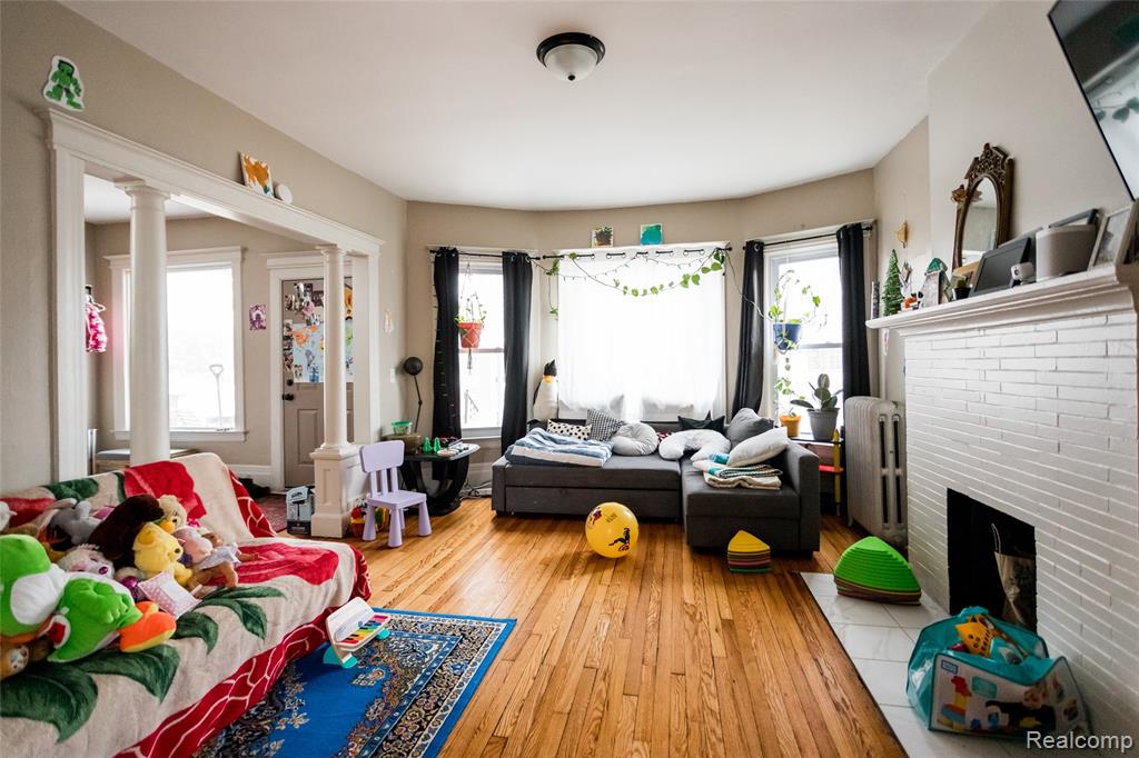 251 California Street Property Photo 7