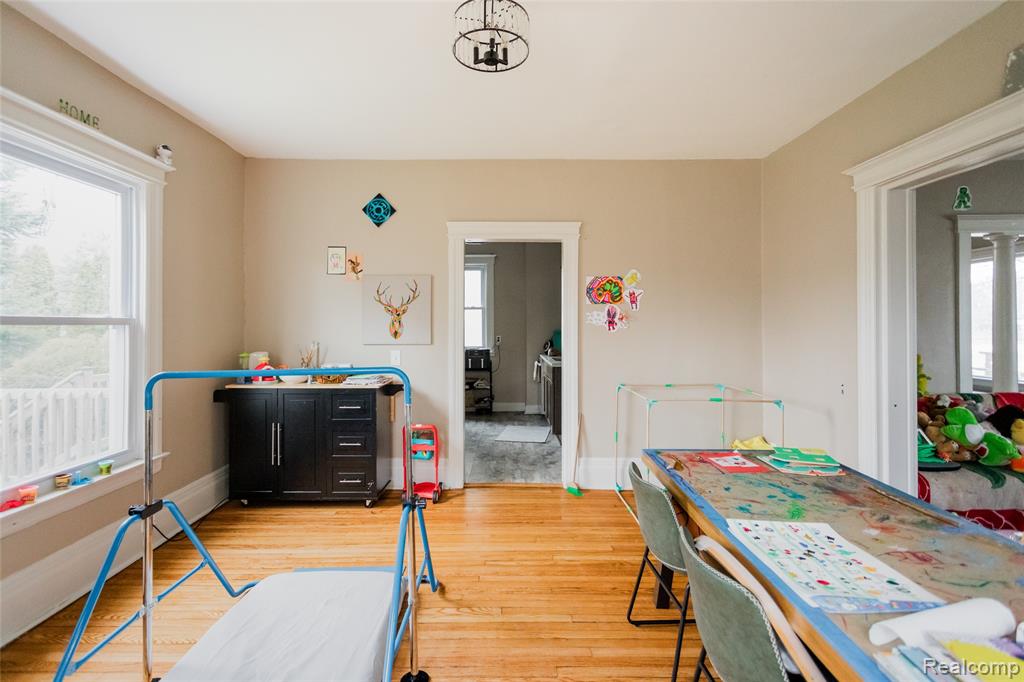 251 California Street Property Photo 9