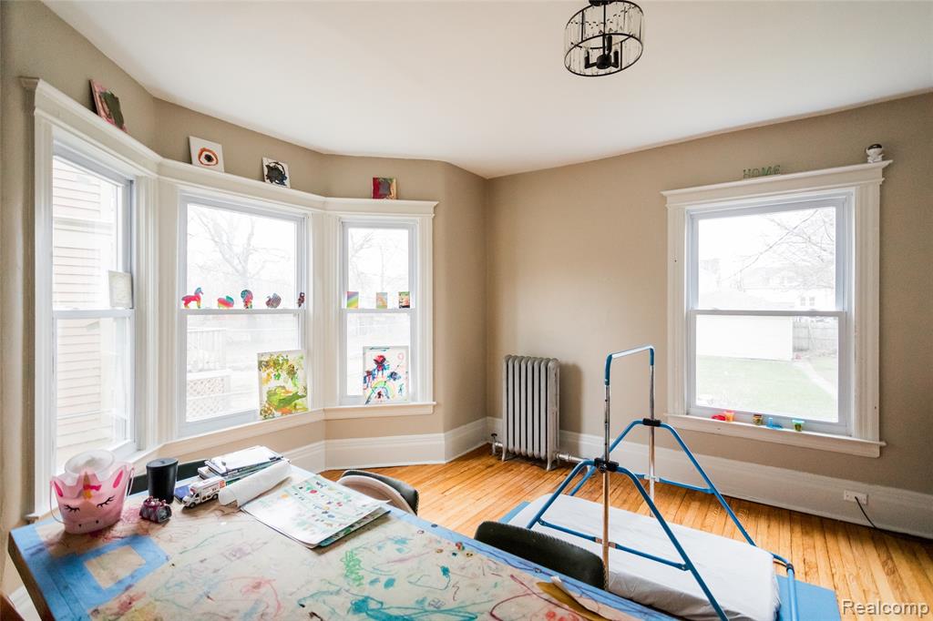 251 California Street Property Photo 10