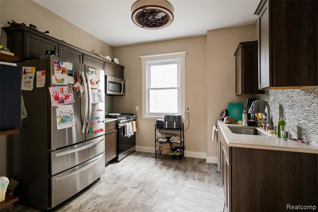 251 California Street Property Photo 11