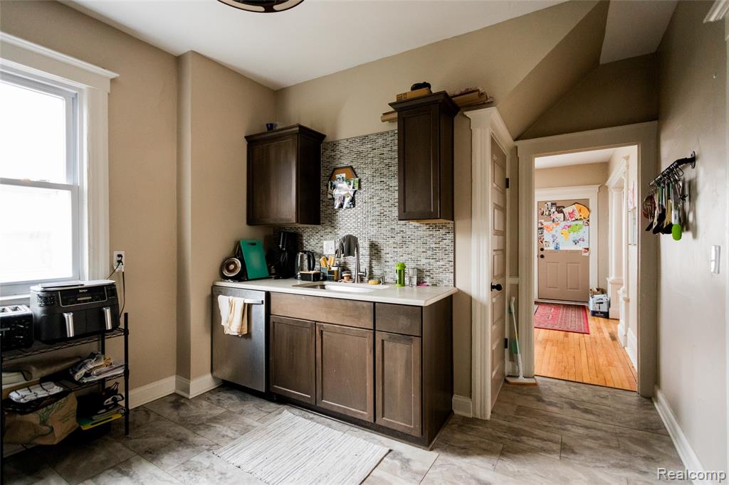 251 California Street Property Photo 13