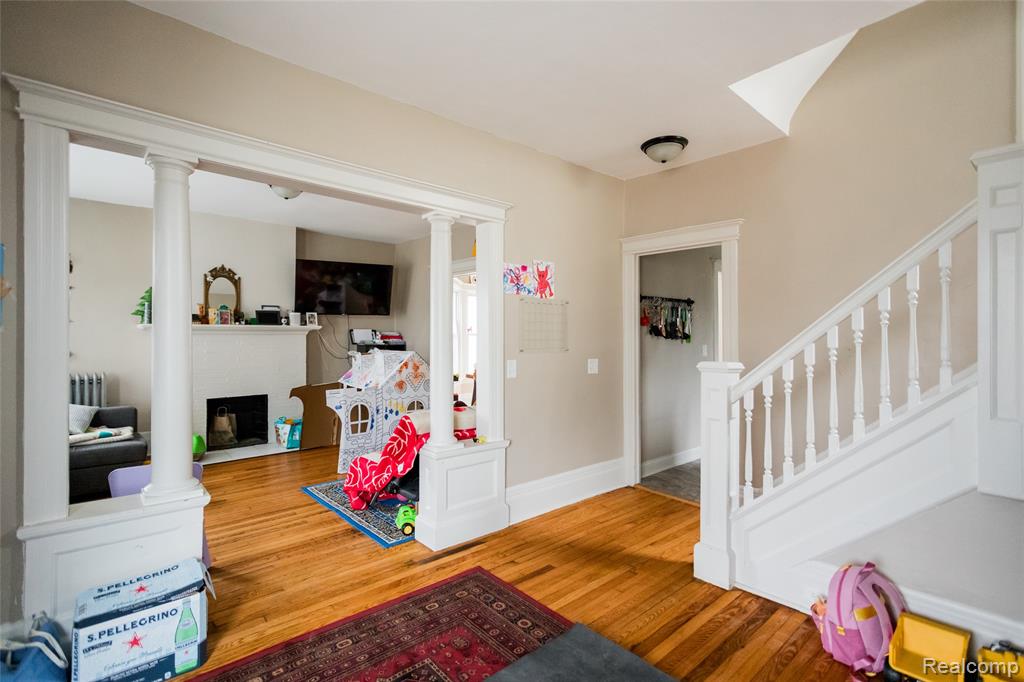 251 California Street Property Photo 16