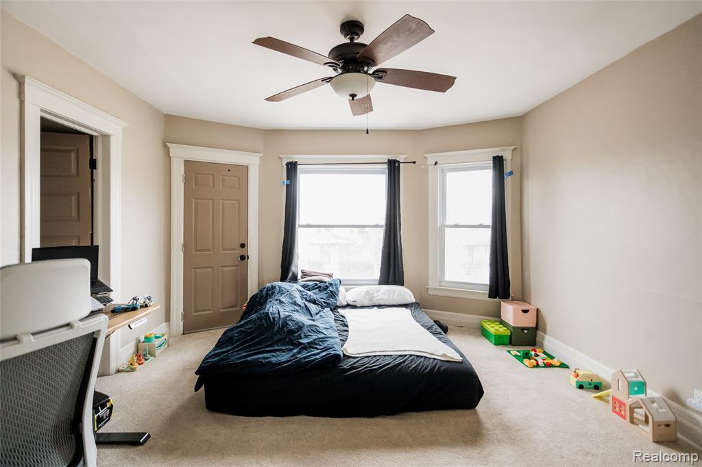 251 California Street Property Photo 17