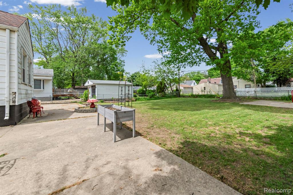 527 E Sunnybrook Drive Property Photo 3
