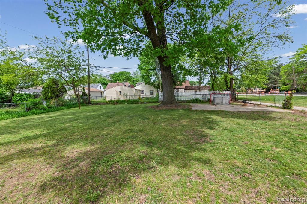 527 E Sunnybrook Drive Property Photo 4