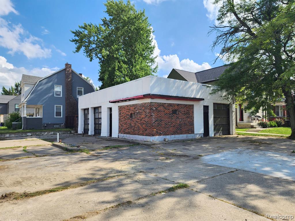 8041 John R Street Property Photo 1