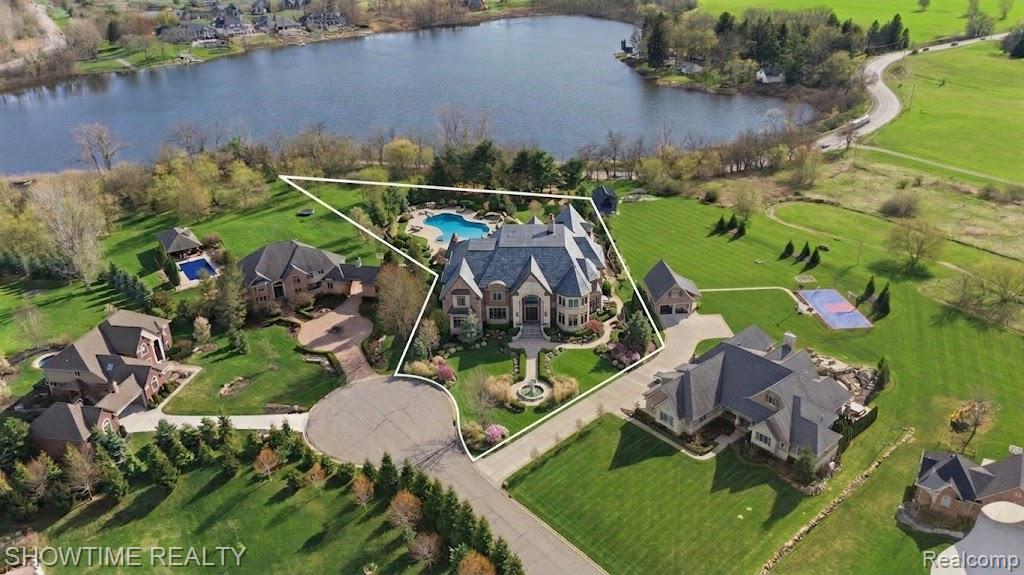 69225 Lake Point Court