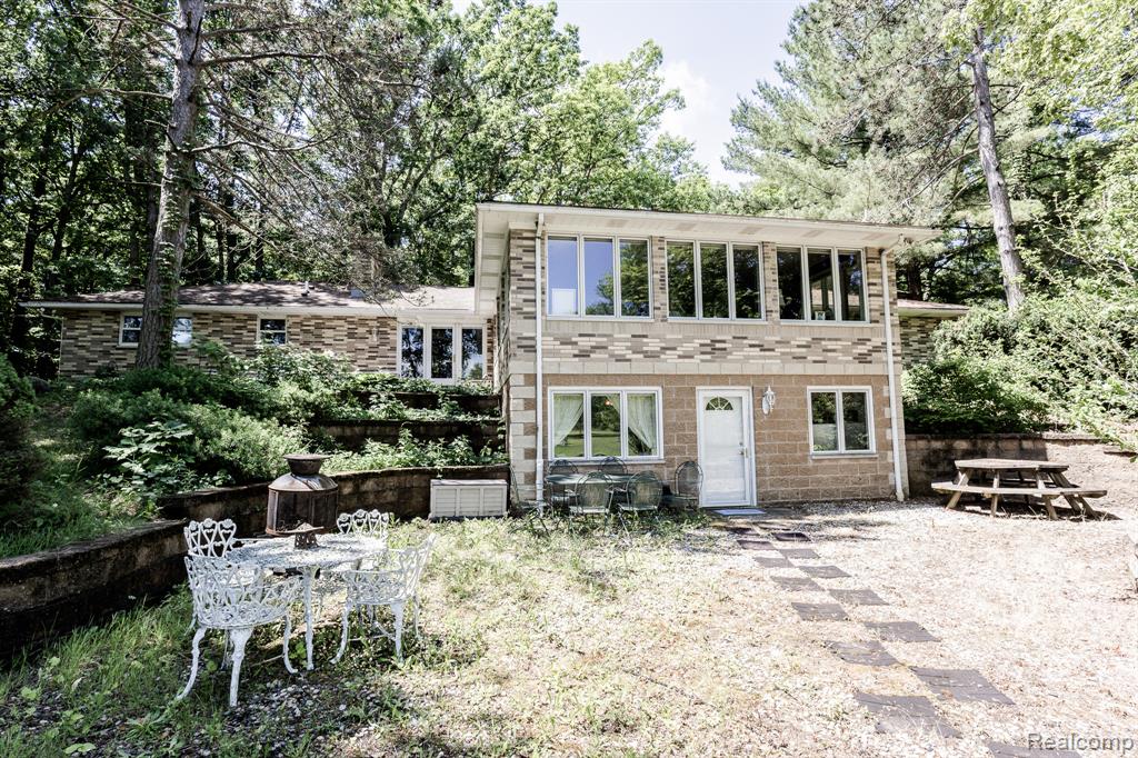 8197 Irish Road