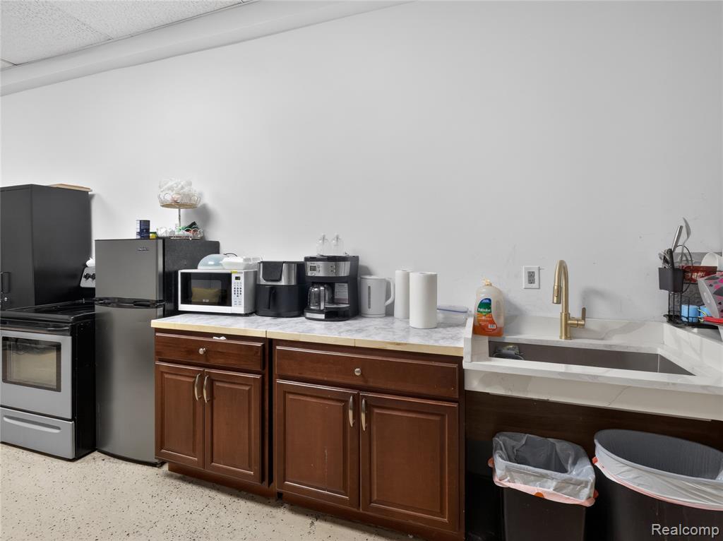 37824 Van Dyke Ave Property Photo 38