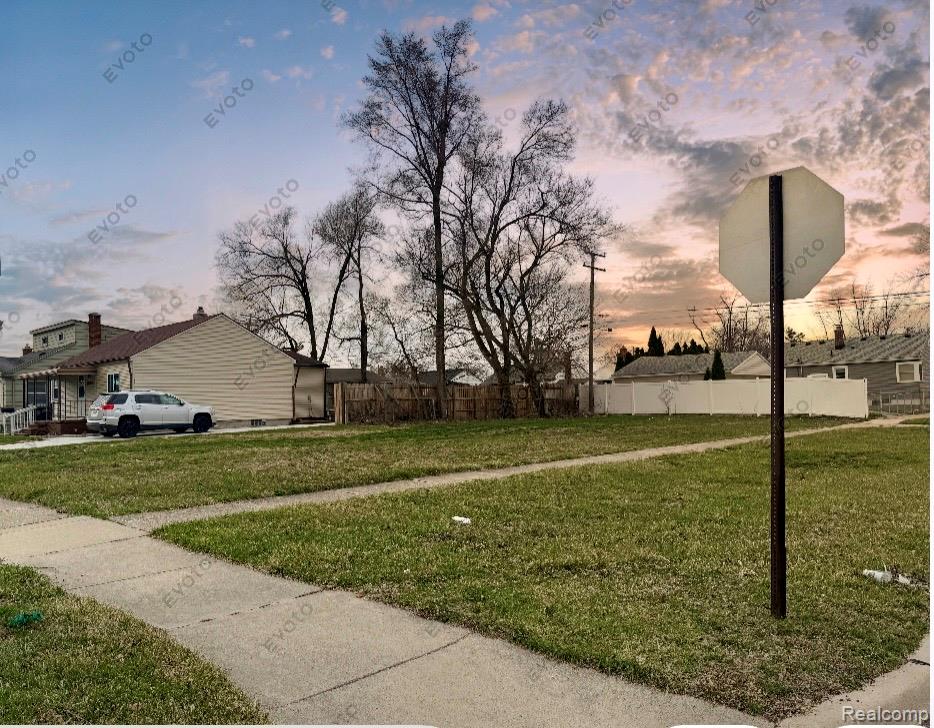 13630 Edison Street Property Photo 4