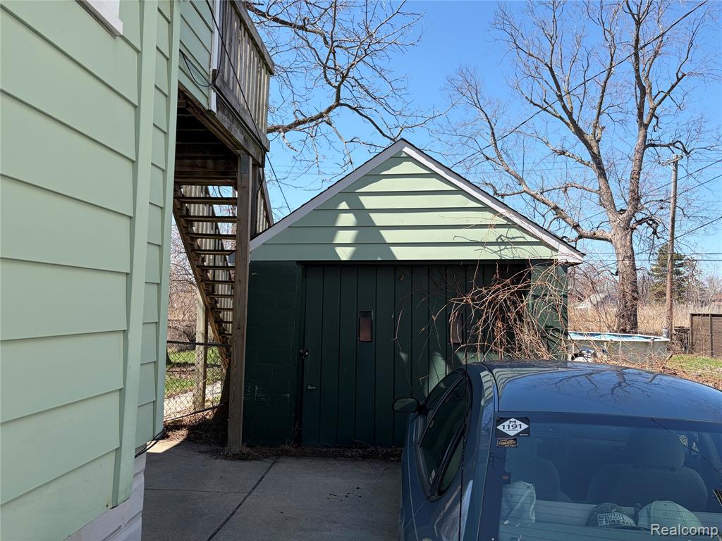 300 2nd Street Property Photo 3