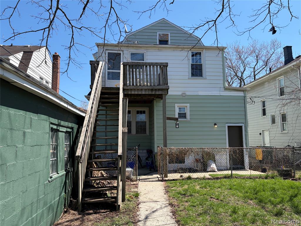 300 2nd Street Property Photo 4