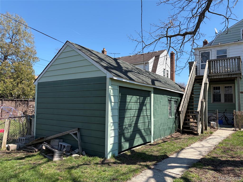 300 2nd Street Property Photo 5