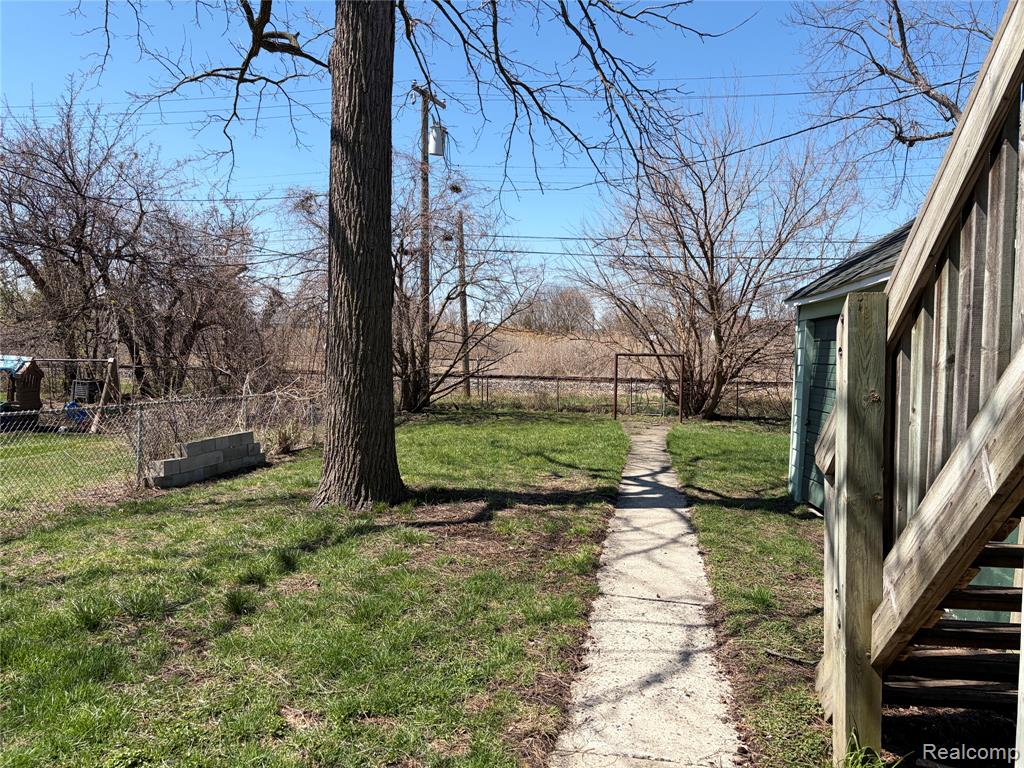 300 2nd Street Property Photo 6