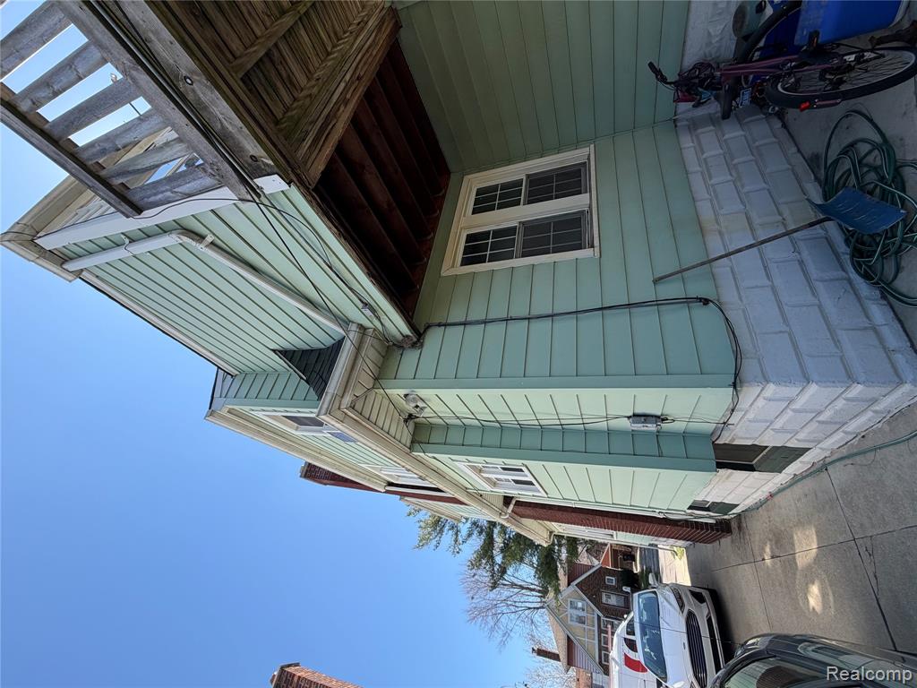 300 2nd Street Property Photo 8