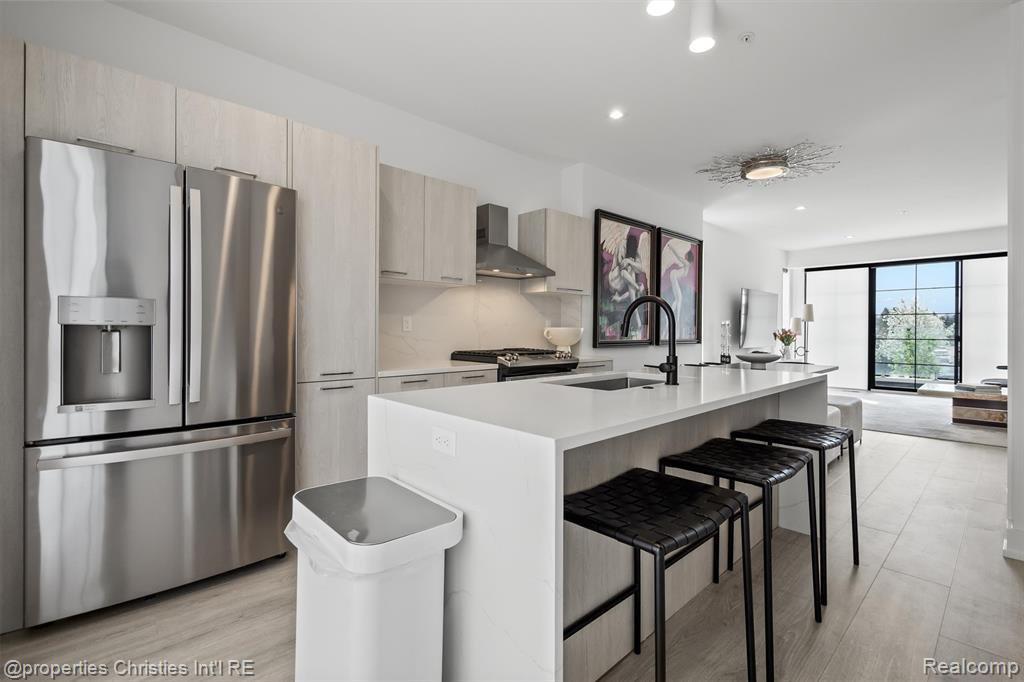 533 E Harrison Avenue Property Photo 1