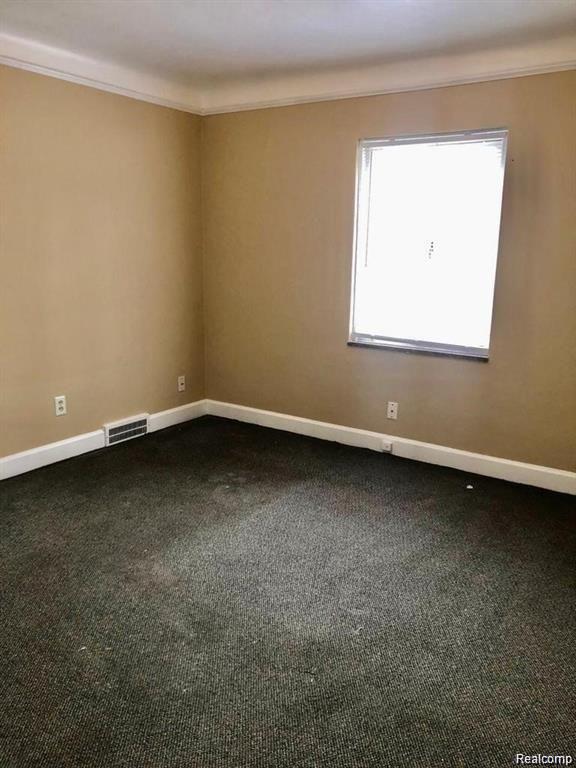 20124 Spencer Street Property Photo 9
