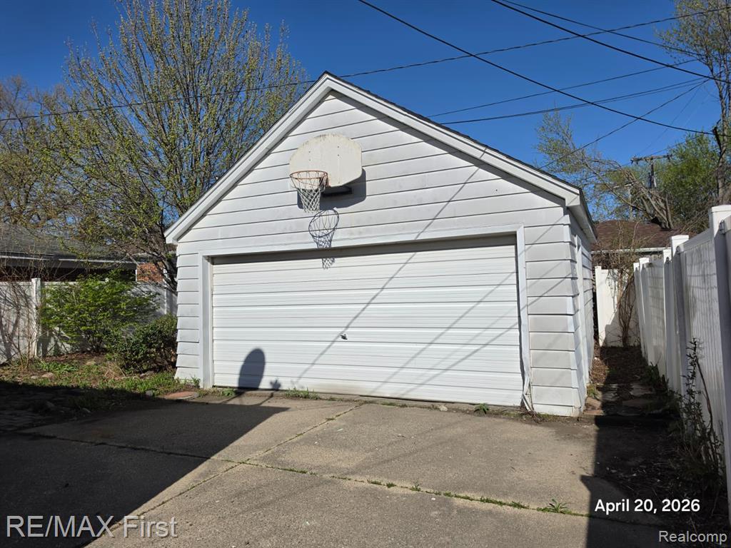 24544 Phlox Avenue Property Photo 3
