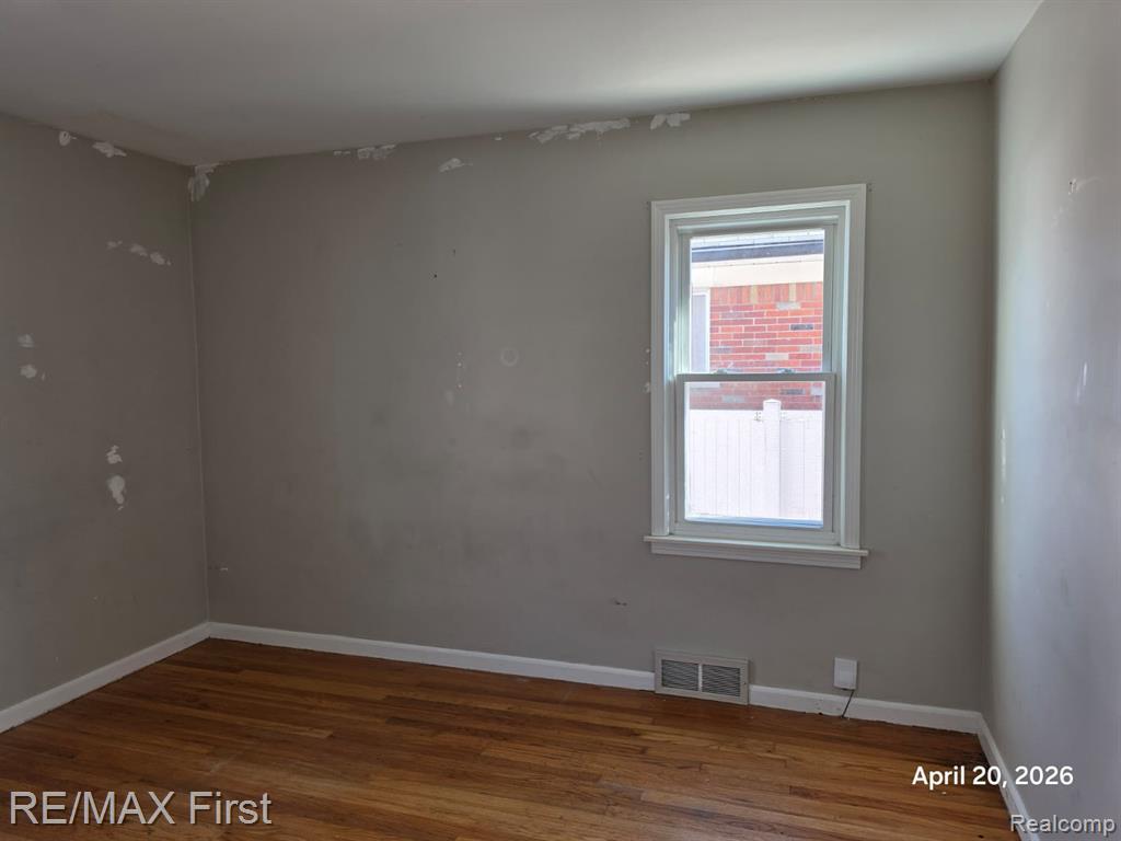 24544 Phlox Avenue Property Photo 8