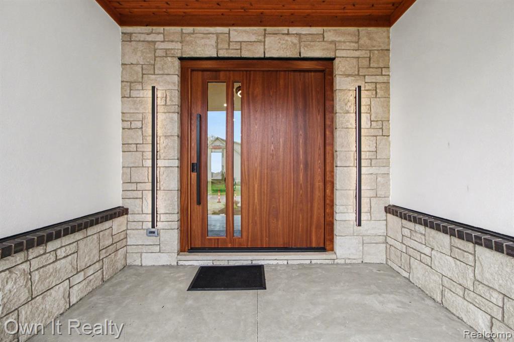 2020 Edgewater Street Property Photo 6