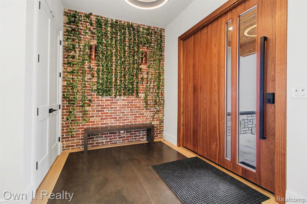 2020 Edgewater Street Property Photo 7